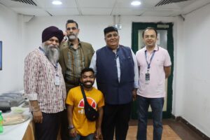फेमस यूट्यूबर विभु वार्ष्णेय के साथ दिल्ली प्रीमियर लीग में। वे आज हमारी टीम वेस्ट दिल्ली लायंस को सपोर्ट करने अरुण जेटली स्टेडियम पहुंचे।