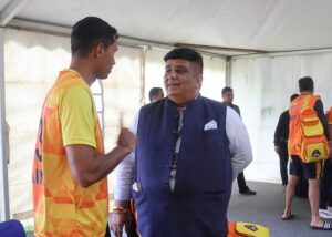 दिल्ली प्रीमियर लीग में हमारी और आपकी टीम वेस्ट दिल्ली लायंस का तीसरा मैच. पूरी टीम के साथ हनुमान जी का झंडा फहराया. टीम को मोटिवेट करते हुए पूरी टीम को मैच के लिए शुभकानाएं दी.