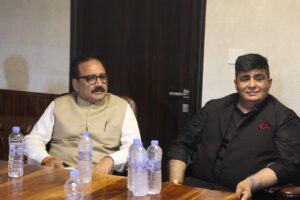 दिल्ली भाजपा अध्यक्ष वीरेंद्र सचदेवा जी दिल्ली प्रीमियर लीग में हमारी टीम वेस्ट दिल्ली लायंस को सपोर्ट करने पहुंचे. मैं इसके लिए उनका सदा आभारी रहूंगा.