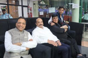 दिल्ली प्रीमियर लीग में हमारी टीम वेस्ट दिल्ली लायंस को सपोर्ट करने पहुंचे पीपी ज्वेलर्स के ऑनर पवन गुप्ता जी का स्वागत किया.
