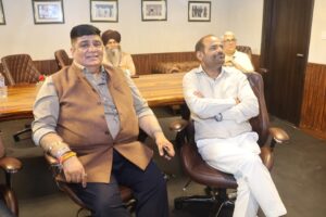 दक्षिणी दिल्ली से भाजपा के पूर्व सांसद रमेश बिधूड़ी जी का स्वागत किया। वे दिल्ली प्रीमियर लीग में हमारी टीम वेस्ट दिल्ली लायंस को सपोर्ट करने पहुंचे थे।